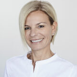 https://grass.10dxgroup.com/wp-content/uploads/2024/05/Portrait_hoch_Corinne_Web_CF848324-160x160.jpg