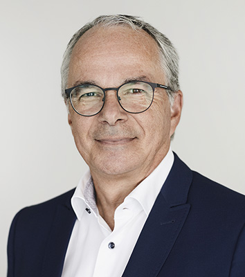 https://grass.10dxgroup.com/wp-content/uploads/2024/05/Portrait_hoch_Hannes_Web_CF857404.jpg